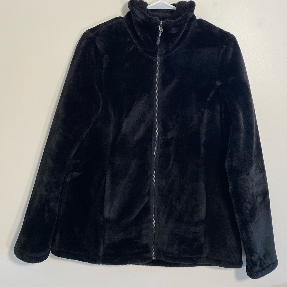 32 Heat black jacket ( Plush super soft) Size M, full zip.